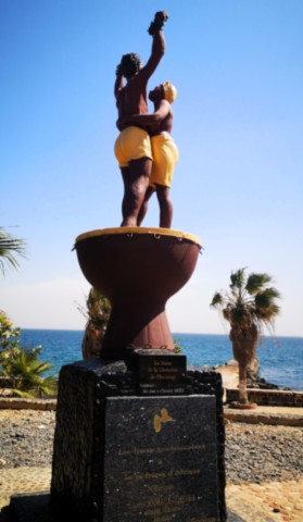 gorée statue