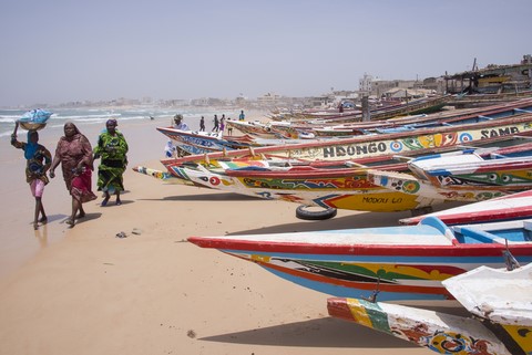 bateaux et vendeuses de poissons